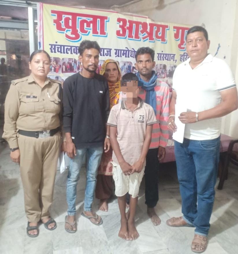 मायूस चेहरों पर लगातार मुस्कान बिखेरती हुई हरिद्वार पुलिस